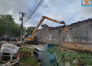 Defesa Civil inicia demolição do prédio da antiga Proserv, onde serão construídos apartamentos