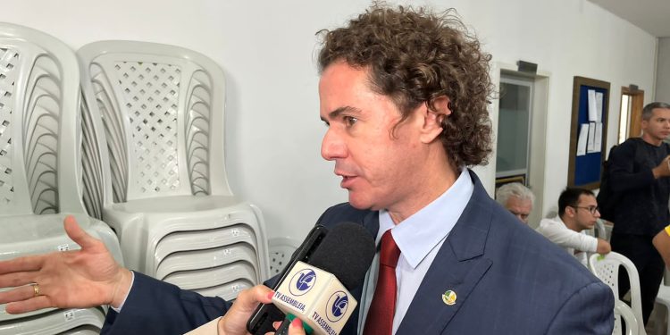 Em Monteiro, Veneziano é recebido pelo deputado Romualdo e pela prefeita Lorena e debate investimentos no Cariri