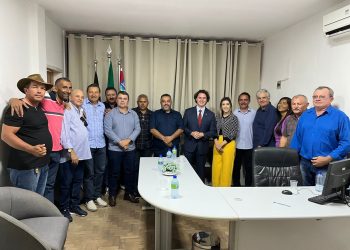 Em Monteiro, Veneziano é recebido pelo deputado Romualdo e pela prefeita Lorena e debate investimentos no Cariri