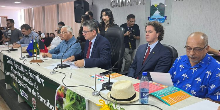 Em Monteiro, Veneziano é recebido pelo deputado Romualdo e pela prefeita Lorena e debate investimentos no Cariri