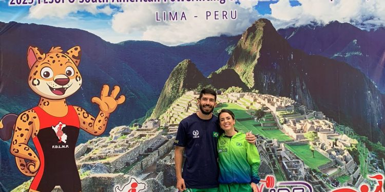 No Peru, Mayara Rocha conquista título sul-americano de Powerlifting e bate recorde sul-americano no agachamento