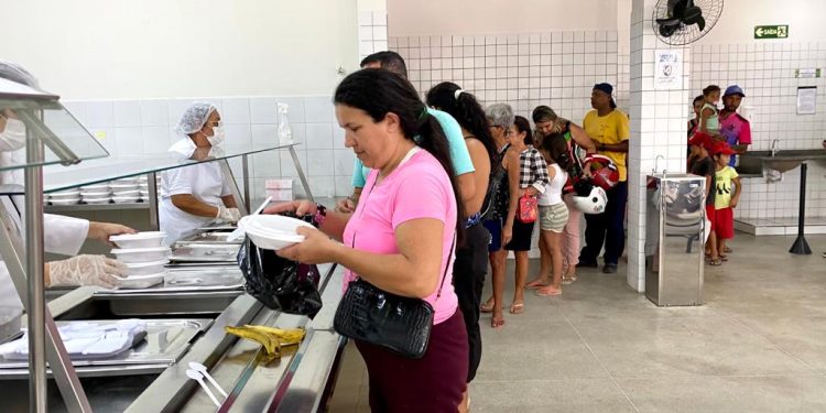 PRATO DO POVO: 12 mil refeições são distribuídas em 1 mês de funcionamento do Restaurante Popular