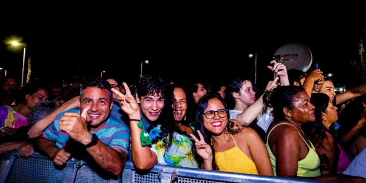 Público aprova evento na Lagoa, em noite com Alcione, Orquestra, Cia de Dança e Carlinhos de Jesus