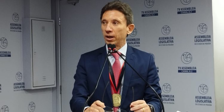 Assembleia Legislativa concede Medalha Epitácio Pessoa ao desembargador Leonardo Trajano