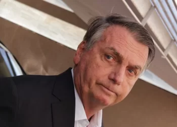 Bolsonaro passa por tratamento de refluxo e cirurgia de septo em SP
