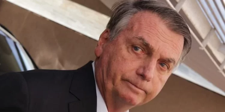 Bolsonaro passa por tratamento de refluxo e cirurgia de septo em SP