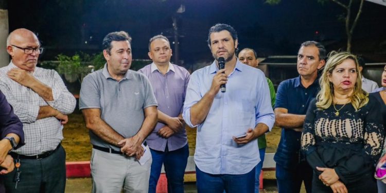 Leo Bezerra entrega nova iluminação em LED da Praça São Gonçalo, na Torre