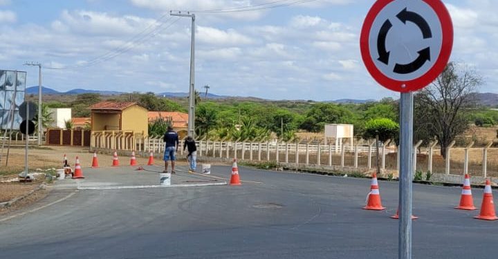 Em Monteiro: Montran implanta rotatória na saída pro Sítio Tingui