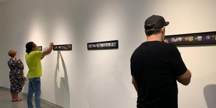 Artista português visita exposição e interage com professores e alunos da Universidade Federal da Paraíba