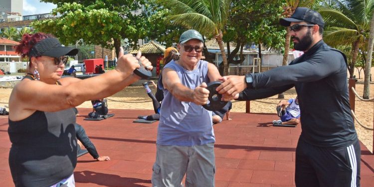 Academia ao ar livre da Prefeitura de João Pessoa é sucesso com público diversificado e aulas coletivas