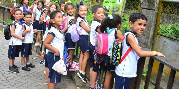 Famílias aproveitam o feriadão curtindo os atrativos do Parque Arruda Câmara