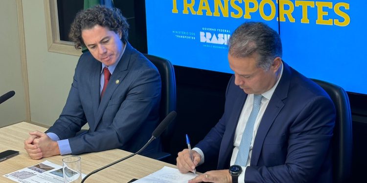 Durante assinatura da ordem de serviço para triplicação da BR-230 e restauração da BR 101, ministro destaca atuação de Veneziano em favor das obras