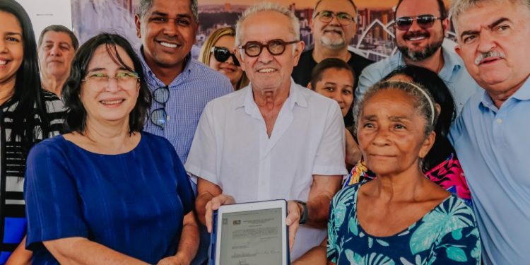 Prefeito autoriza obras de reconstrução da Lavanderia Comunitária de Mandacaru