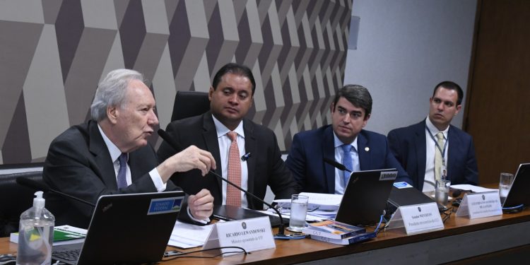 Nova lei do impeachment trará segurança jurídica e equilíbrio institucional, aponta debate