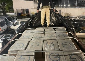 PRF apreende carga de cigarros contrabandeados do Paraguai avaliada em cerca de R$ 1 milhão