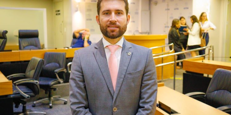 Michel Henrique propõe ensino educacional alinhado à realidade regional da Paraíba