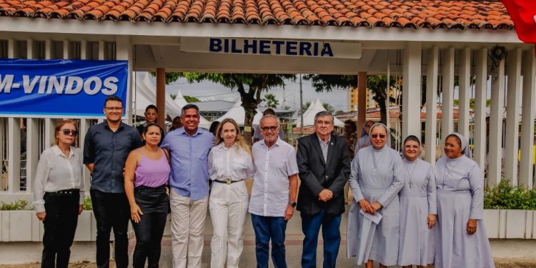 Durante abertura da Feira do Lar da Providência, Cícero Lucena diz que Prefeitura vai ajudar a instituição e ampliar assistência aos idosos