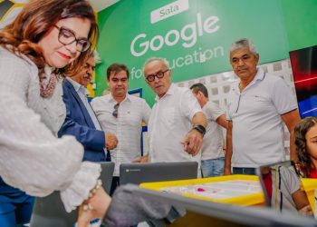 Cícero Lucena entrega Escola Américo Falcão após ampliação e modernização das instalações