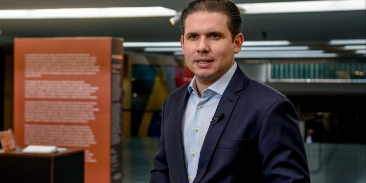 Projeto de Lei de Hugo Motta propõe inovação ao SAMU com acesso ilimitado de internet via aplicativo móvel