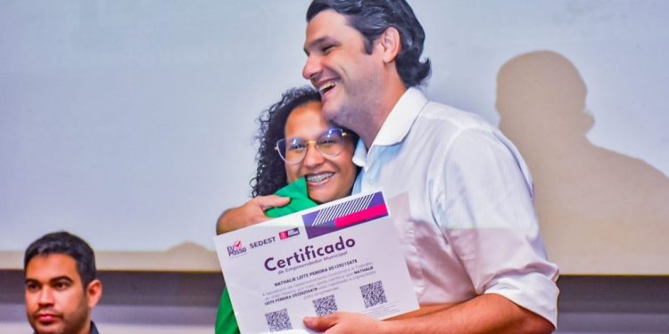 Leo Bezerra libera R$ 789 mil para empreendedores inscritos no programa ‘Eu Posso’