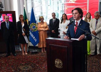 Veneziano preside lançamento do livro em homenagem a José Maranhão e lembra “exemplo de vida” do amigo e emedebista