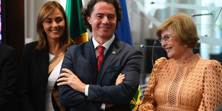 Veneziano preside lançamento do livro em homenagem a José Maranhão e lembra “exemplo de vida” do amigo e emedebista