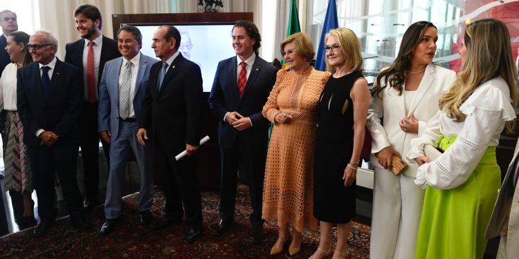 Veneziano preside lançamento do livro em homenagem a José Maranhão e lembra “exemplo de vida” do amigo e emedebista