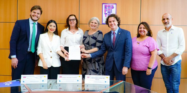 Veneziano e Bruno oficializam cessão de terreno para a construção da Casa da Mulher Brasileira em Campina Grande