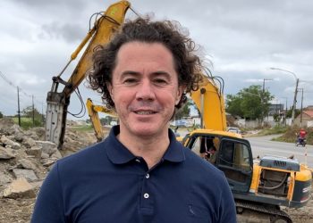 Veneziano anuncia liberação de R$ 6 milhões para revitalização de açude na cidade de Triunfo e prefeito celebra conquista