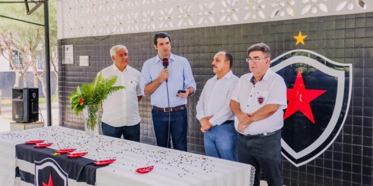 Leo Bezerra reforça compromisso da Prefeitura em seguir fortalecendo a parceria com Botafogo-PB