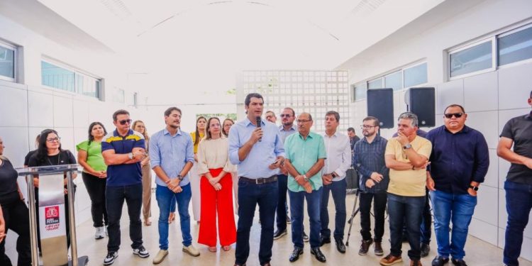 Prefeito em exercício entrega a USF Integrada Valentina totalmente reformada para a população