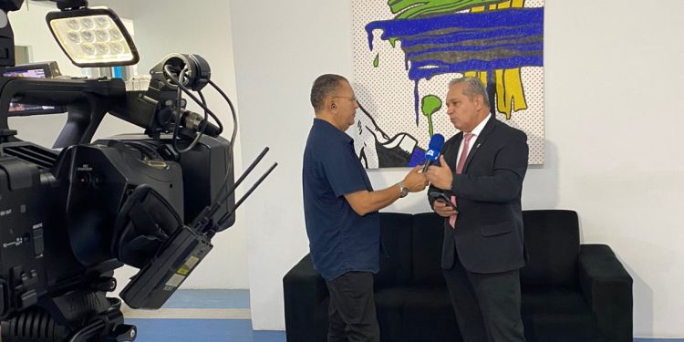 Valdiney Gouveia anuncia novo concurso público para servidores na UFPB