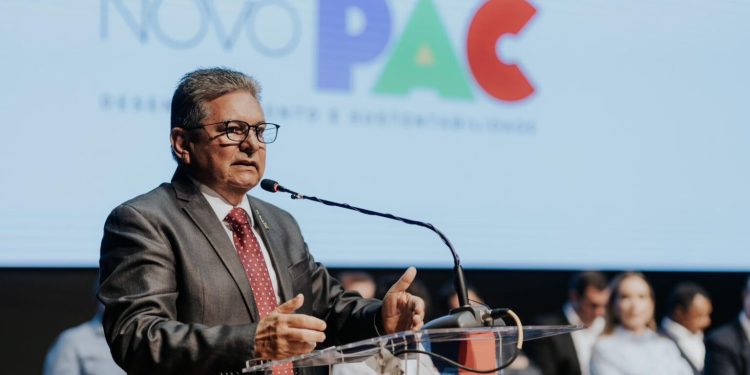 Adriano reforça cobrança por divisão mais justa dos investimentos do governo federal