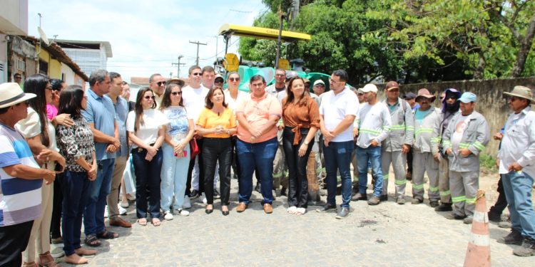 Prefeita Eunice Pessoa acompanha início das obras do Programa Travessias Urbanas em Mamanguape