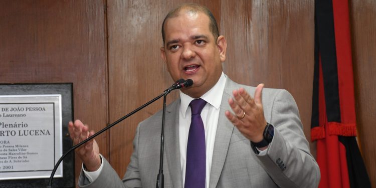 “Não é retrocesso, é avanço de gestão”, afirma vereador sobre programa de parcerias público-privadas da PMJP