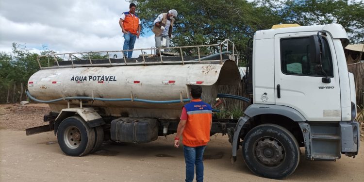 Exército aumenta número de veículos para Operação Carro Pipa em Campina Grande