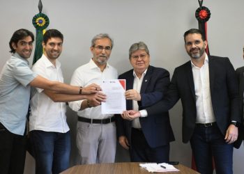 Governo da Paraíba formaliza instalação de fábrica de pisos e painéis vinílicos mais moderna da América Latina em Alhandra