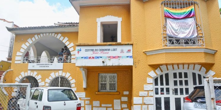 Prefeitura oferta serviços médicos e jurídicos à comunidade LGBT+ de João Pessoa