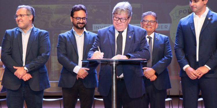 Governador participa de formatura de 485 formandos da Polícia Civil e assina convocação para nomear concursados