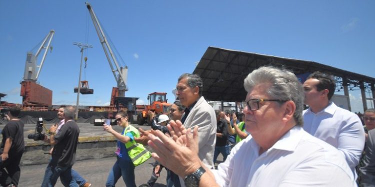 João Azevêdo entrega dragagem, armazéns e implanta projeto Porto Cidade com ações de inclusão social em Cabedelo