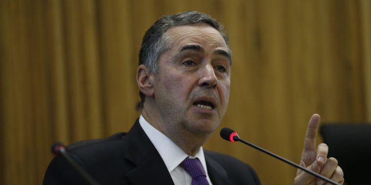 Barroso é empossado no cargo de presidente do STF