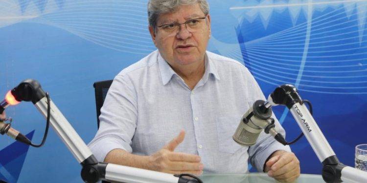 João Azevêdo garante que seu nome está à disposição para disputar o Senado em 2026