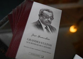 José Maranhão é homenageado em coleção de livros do Senado