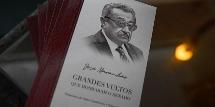 José Maranhão é homenageado em coleção de livros do Senado