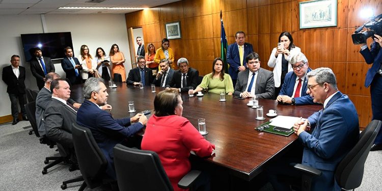 Governadores do Nordeste pedem para ampliar participação dos estados no Orçamento