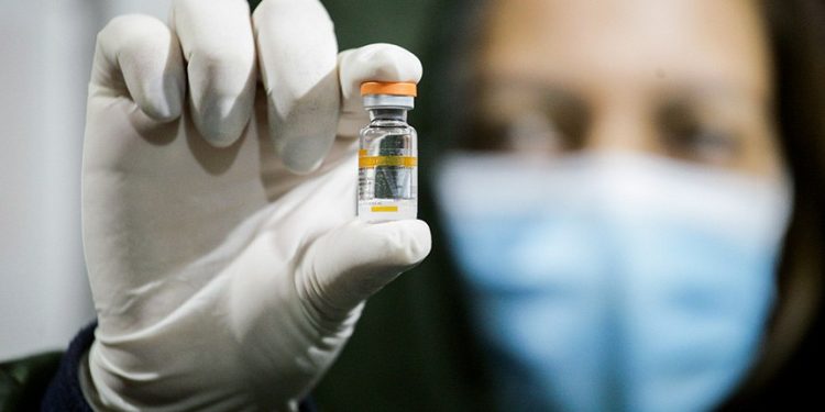 Sancionada lei que regulamenta vacinação em estabelecimentos privados