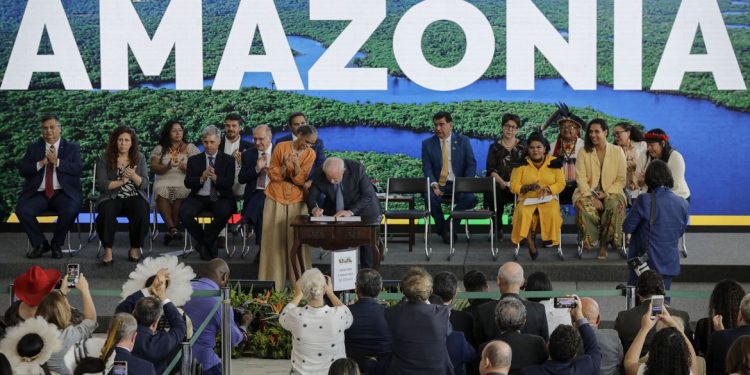 Lula assina decreto que amplia destinação de terras públicas federais