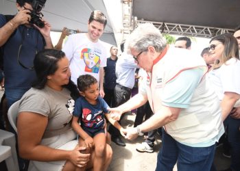 João Azevêdo abre Campanha de Multivacinação e entrega unidade móvel ao Hemocentro