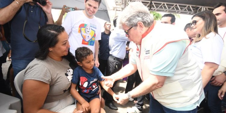 João Azevêdo abre Campanha de Multivacinação e entrega unidade móvel ao Hemocentro