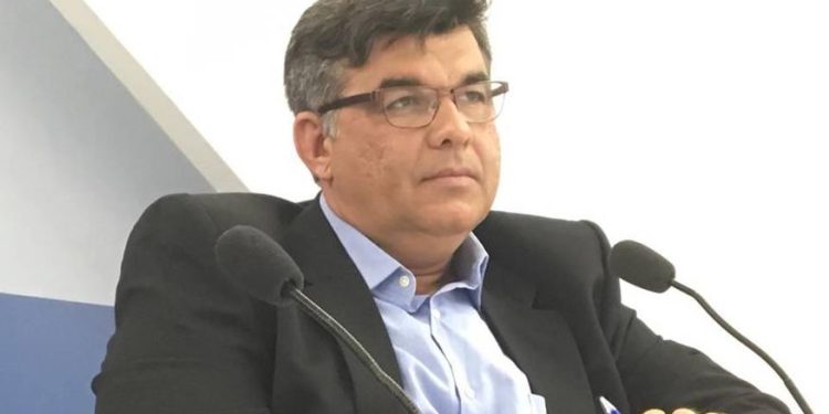 Prefeito paraibano corta 20% do próprio salário e retira gratificações de servidores